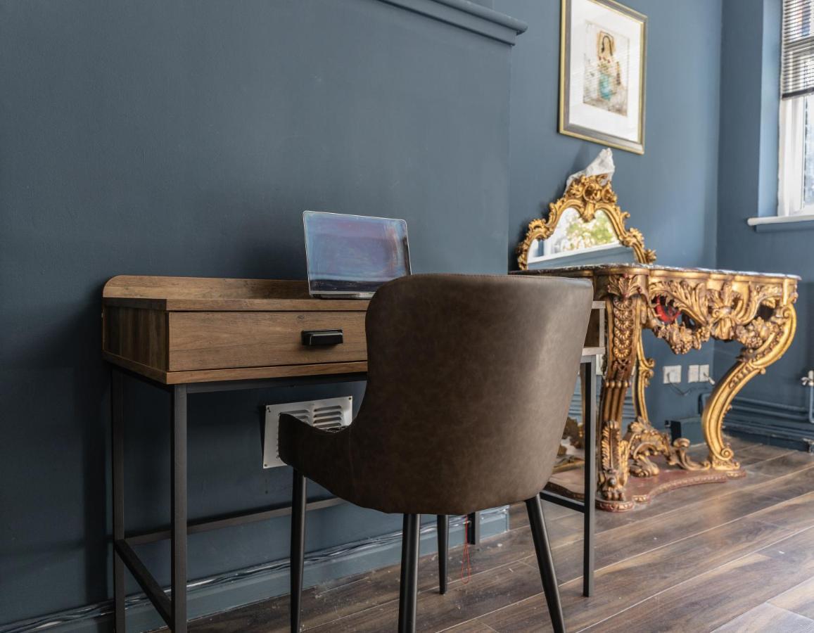 Boutique Family Apartment In Celebrity Village. Barnt Green Εξωτερικό φωτογραφία
