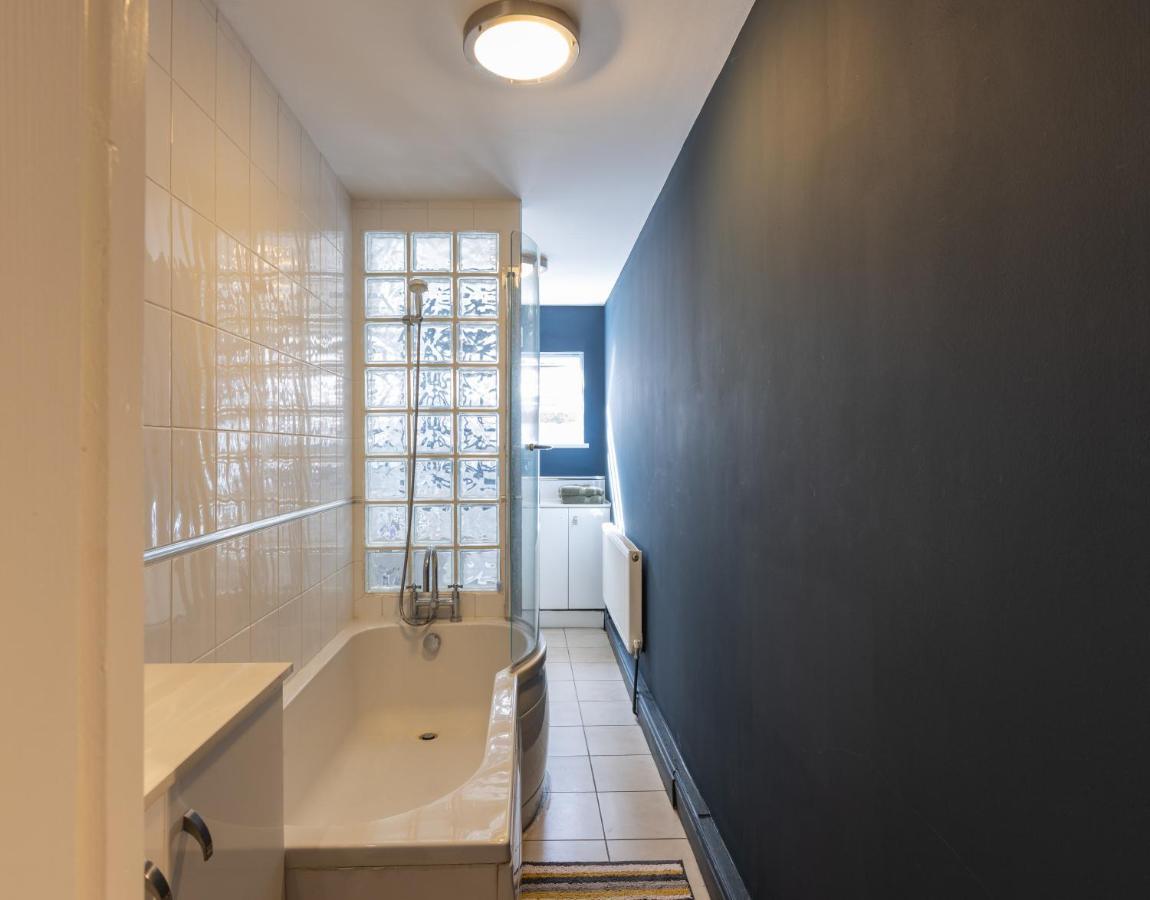 Boutique Family Apartment In Celebrity Village. Barnt Green Εξωτερικό φωτογραφία